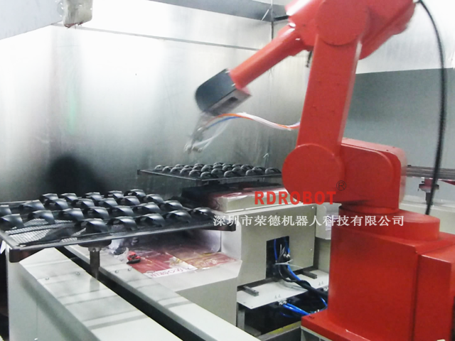 地軌式塑膠外殼機(jī)器人噴漆生產(chǎn)線(xiàn)